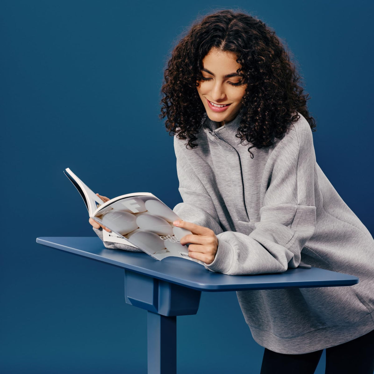 TopJob ANYDESK FOLD Mobile Standing Desk, Portable with Lockable Wheels, Foldable Stand Desk, Rolling Computer Workstations, Used for Home, Couch Side Table, Bedside Table in Bed Room Kitchen (Sand)