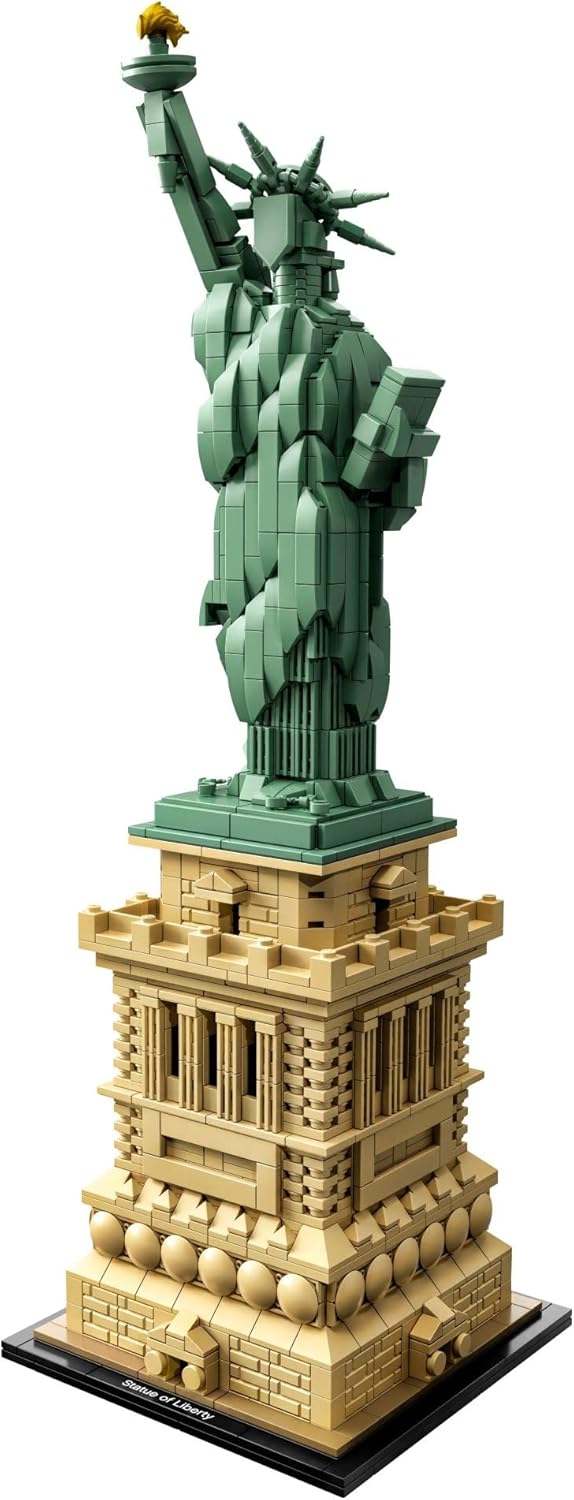 LEGO Architecture Statue of Liberty Model Building Set - Collectible New York City Souvenir, Creative Home Décor or Office Centerpiece, Great Gift Idea for Adults and Teens, 21042
