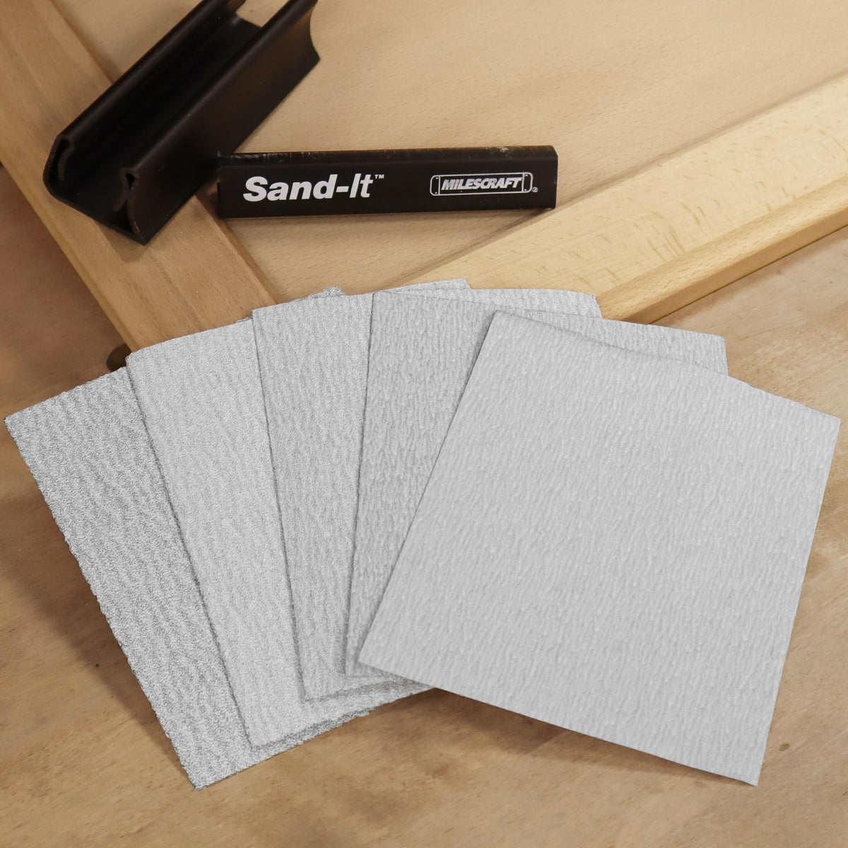 Milescraft 1622 Sand-It Multi-Surface Sanding Block. Sand Flat, Concave, Convex & Round Surfaces or Fit into Tight Spaces. Accepts any ¼ Sheet of Sand Paper. 150 Grit Sand Paper Included
