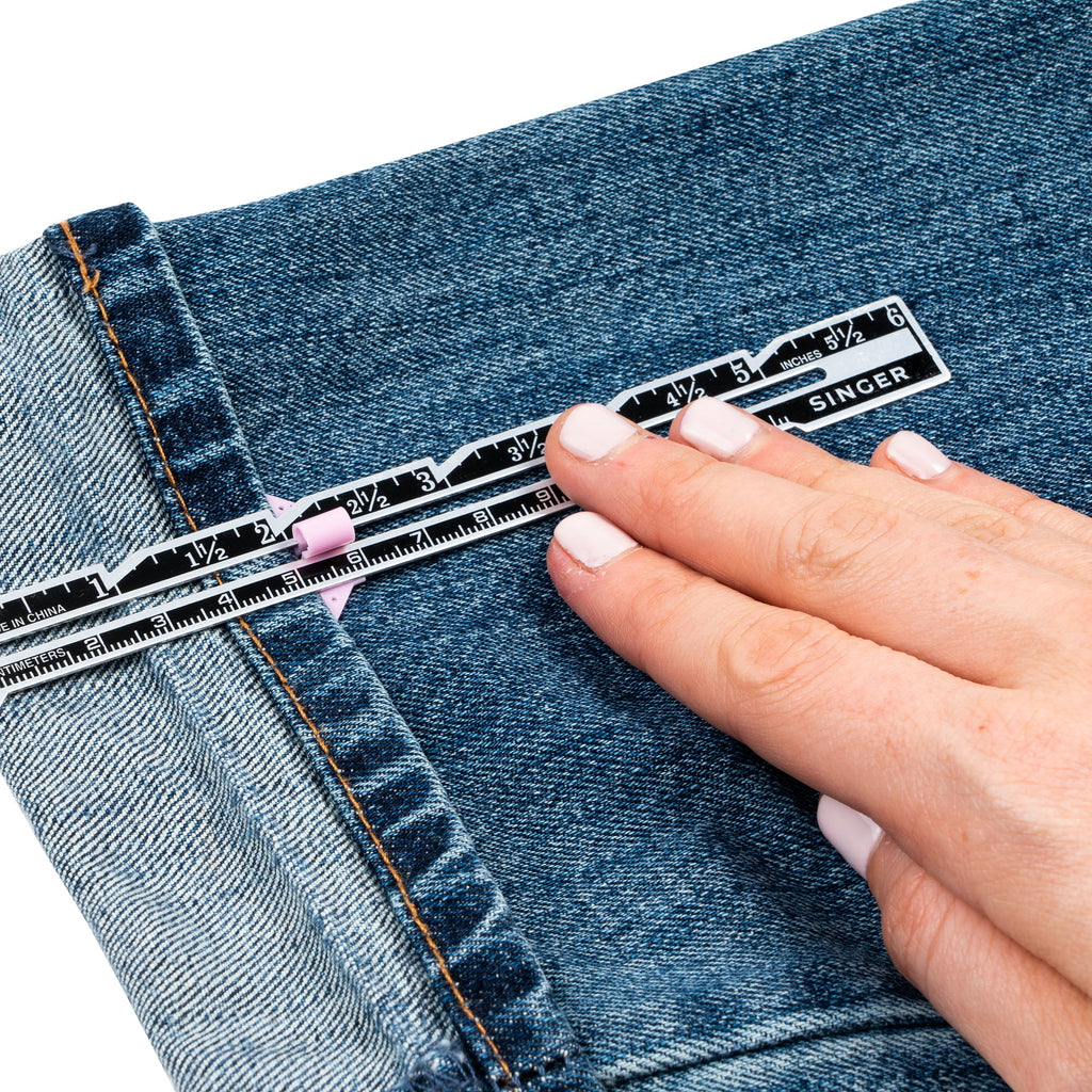 SINGER 130-Piece Beginner Sewing Kit with Thread, Needles, and Scissor
